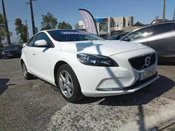 Branco Usado 2017 Volvo V40 Momentum Carrinha | € 15.900 (Preço justo)