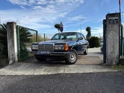 Azul Usado 1980 Mercedes 240 | € 8.000
