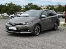 Castanho Usado 2017 Toyota Auris Hybrid Carrinha | € 11.250 (Preço justo)