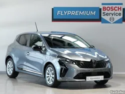 Cinza Usado 2024 Renault Clio V Evolution Citadino | € 18.990 (Preço justo)