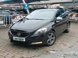 Preto Usado 2015 Volvo V40 Kinetic Carrinha | € 13.990 (Preço justo)