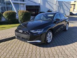 Cinzento Usado 2024 Audi A3 Advanced Sedan | € 31.490