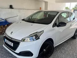 Branco Usado 2015 Peugeot 208 Citadino | € 6.250 (Preço justo)