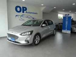 Cinza Usado 2019 Ford Focus Business Edition Sedan | € 15.450 (Preço justo)