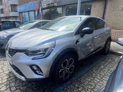 Cinzento Usado 2023 Renault Captur SUV | € 16.900