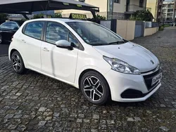 Branco Usado 2018 Peugeot 208 Citadino | € 9.990 (Bom preço)