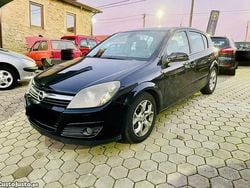 Cinza Usado 2005 Opel Astra Enjoy Citadino | € 2.790 (Bom preço)