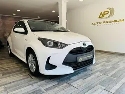 Branco Usado 2021 Toyota Yaris Hybrid Comfort | € 17.950 (Preço justo)