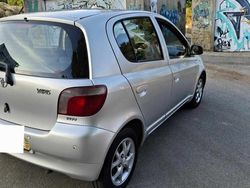 Cinzento Usado 2002 Toyota Yaris Citadino | € 4.000