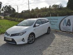 Branco Usado 2014 Toyota Auris Hybrid Carrinha | € 11.750