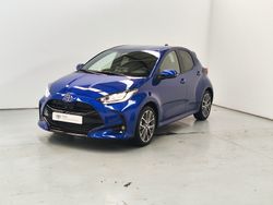 Azul (pintura metalizada) Usado 2024 Toyota Yaris Luxury Sedan | € 27.750 (Preço elevado)