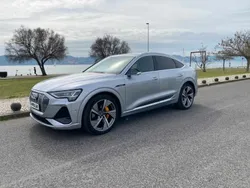 Cinzento Usado 2020 Audi e-tron Premium SUV | € 35.000 (Caro)