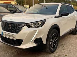 Branco Usado 2022 Peugeot 2008 SUV | € 24.750 (Preço justo)