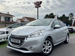 Cinzento Usado 2013 Peugeot 208 Active Citadino | € 7.900 (Preço justo)
