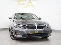 Cinza Usado 2019 BMW 320 Advantage Sedan | € 29.980 (Preço justo)