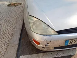 Usado 2000 Ford Focus Sedan | € 1.100