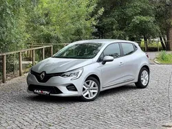Cinzento (metalizado) Usado 2019 Renault Clio IV Intens Citadino | € 14.490 (Preço justo)