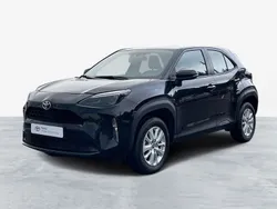 Preto (pintura metalizada) Usado 2024 Toyota Yaris Comfort Sedan | € 26.750 (Preço elevado)