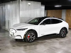 Branco Usado 2023 Ford Mustang Mach-E Premium SUV | € 42.990 (Preço justo)