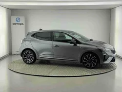 Cinzento Usado 2024 Renault Clio V | € 20.400 (Preço elevado)