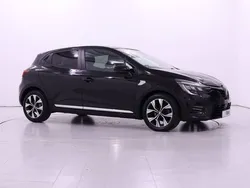 Preto Usado 2022 Renault Clio V SE Citadino | € 16.800 (Preço justo)
