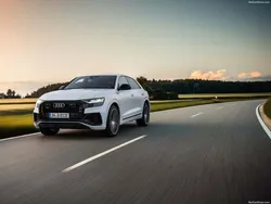 Cinzento Usado 2021 Audi Q8 S-Line SUV | € 84.000