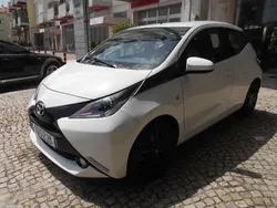 Branco Usado 2016 Toyota Aygo X-play Citadino | € 11.500 (Preço justo)