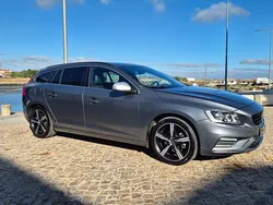 Cinza Usado 2018 Volvo V60 R-Design Momentum Carrinha | € 17.980