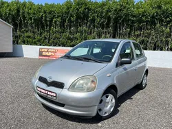 Cinzento Usado 1999 Toyota Yaris Citadino | € 1.750