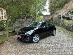 Preto Usado 2019 Peugeot 208 Style Citadino | € 11.990 (Preço justo)