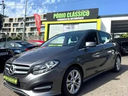 Cinzento Usado 2015 Mercedes B180 Monovolume | € 17.900 (Preço elevado)