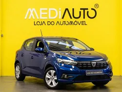 Azul Usado 2021 Dacia Sandero Essentiel Citadino | € 13.990 (Preço justo)