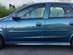Usado 2002 Opel Corsa Elegance Sedan | € 2.450 (Preço justo)