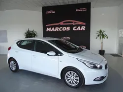 Branco Usado 2015 Kia Ceed Urban | € 13.900