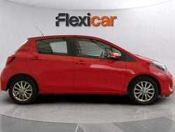 Vermelho Usado 2016 Toyota Yaris Comfort Citadino | € 11.890 (Preço justo)