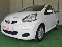 Branco Usado 2010 Toyota Aygo Citadino | € 6.400