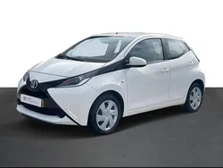 Branco (desconhecido) Usado 2017 Toyota Aygo X-play Citadino | € 13.500