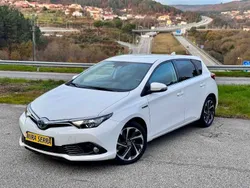 Branco Usado 2018 Toyota Auris Hybrid Comfort | € 17.750