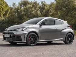 Cinza Novo 2024 Toyota Yaris Sport Citadino | € 69.950