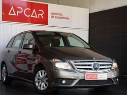 Castanho Usado 2012 Mercedes B180 Monovolume | € 12.000 (Preço justo)