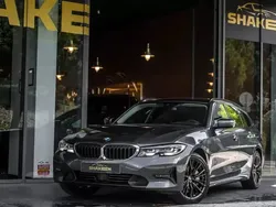 Cinzento Usado 2021 BMW 330e Luxury Line Carrinha | € 33.780 (Preço justo)