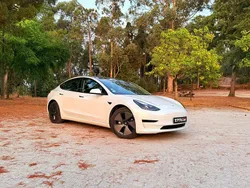 Branco Usado 2021 Tesla Model 3 Standard Range Plus Sedan | € 23.977 (Bom preço)