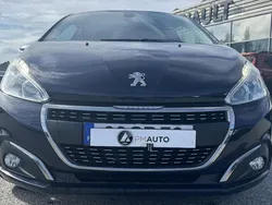 Azul Usado 2016 Peugeot 208 Style Citadino | € 9.900 (Preço justo)