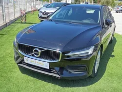 Preto Usado 2022 Volvo V60 Momentum Carrinha | € 39.000