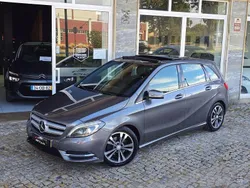 Cinza Usado 2013 Mercedes B200 Monovolume | € 12.750