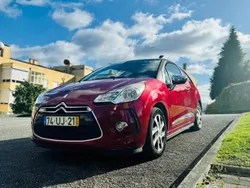 Vermelho Usado 2011 DS Automobiles DS3 Citadino | € 9.000