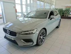Cinzento Novo 2024 Volvo V60 Core Carrinha | € 45.990 (Preço justo)
