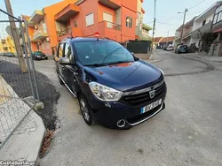 Azul Usado 2015 Dacia Lodgy Monovolume | € 6.500 (Preço justo)