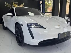 Branco Usado 2023 Porsche Taycan 4S Performance Package Sedan | € 82.000