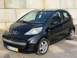 Preto Usado 2010 Peugeot 107 Citadino | € 4.250 (Caro)